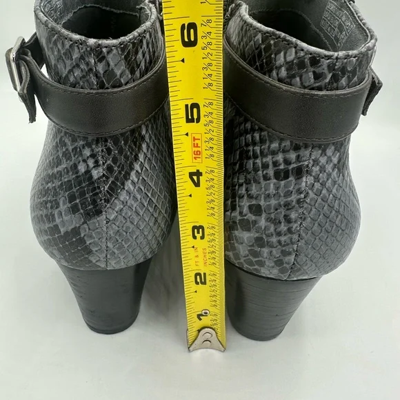 Vionic Boots Womens 8.5 Shasta Ankle Bootie Gray Snake Print Wedge Heels - Picture 9 of 12